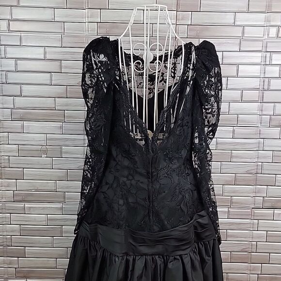 Vintage Union made black evening gown Size 10 - Picture 7 of 14